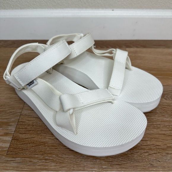 Teva Women’s White Flatform Universal Sandals, Size 8 - Picture 1 of 10